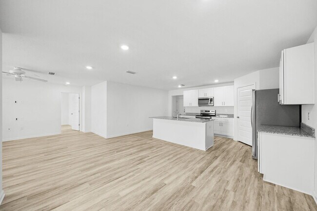 Building Photo - 39 Riverwalk Xing