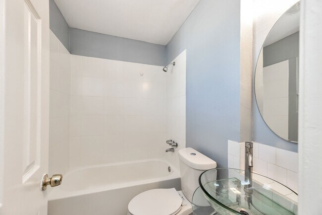 Building Photo - *HOUSING WELCOME / SECTION 8 ACCEPTED*- **Ask about our NO SECURITY DEPOSIT option!**