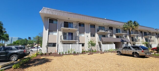 Building Photo - 4611 W Fig St