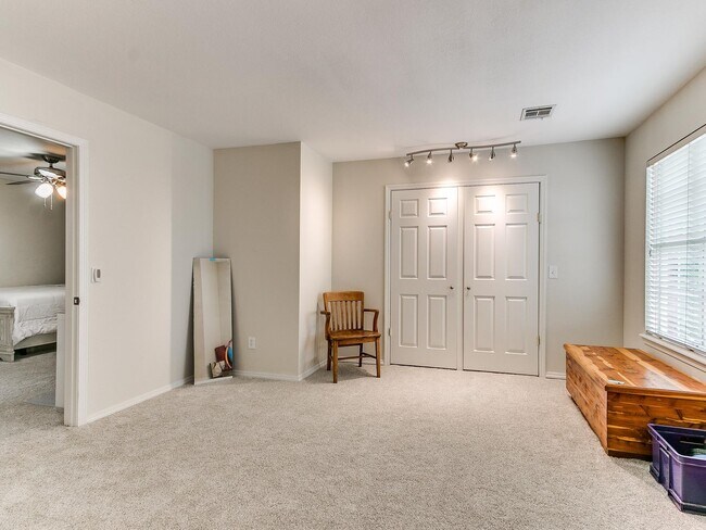 Building Photo - This stunning 4-bedroom, 3.5-bathroom home...