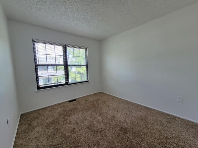 Building Photo - 515 Sheffield Ct