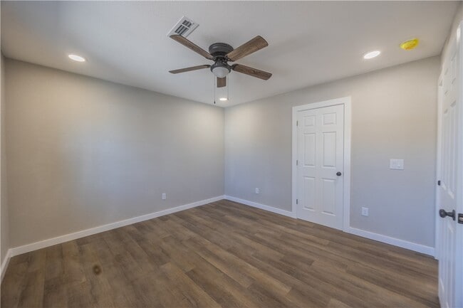 Building Photo - 17 Dillow Dr