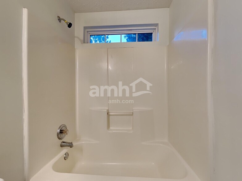 Building Photo - 135 Oak Grove Pl