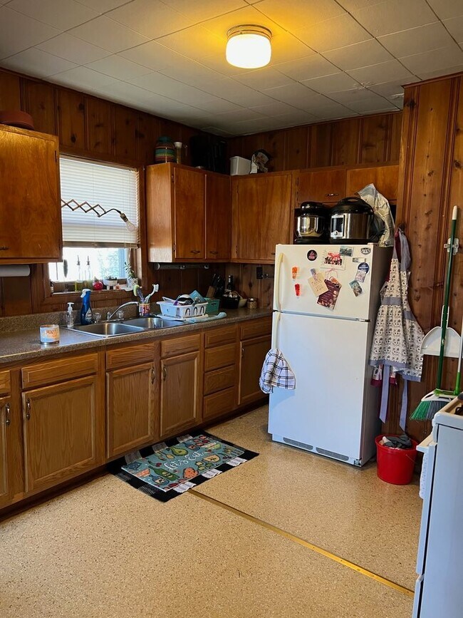 Building Photo - 1202 S Park Ave