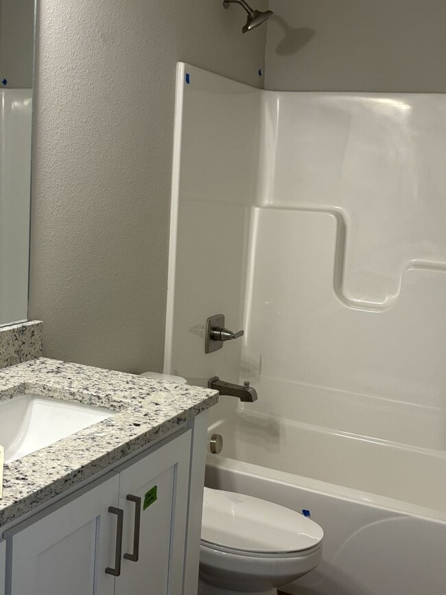 Building Photo - Brand New Duplex!