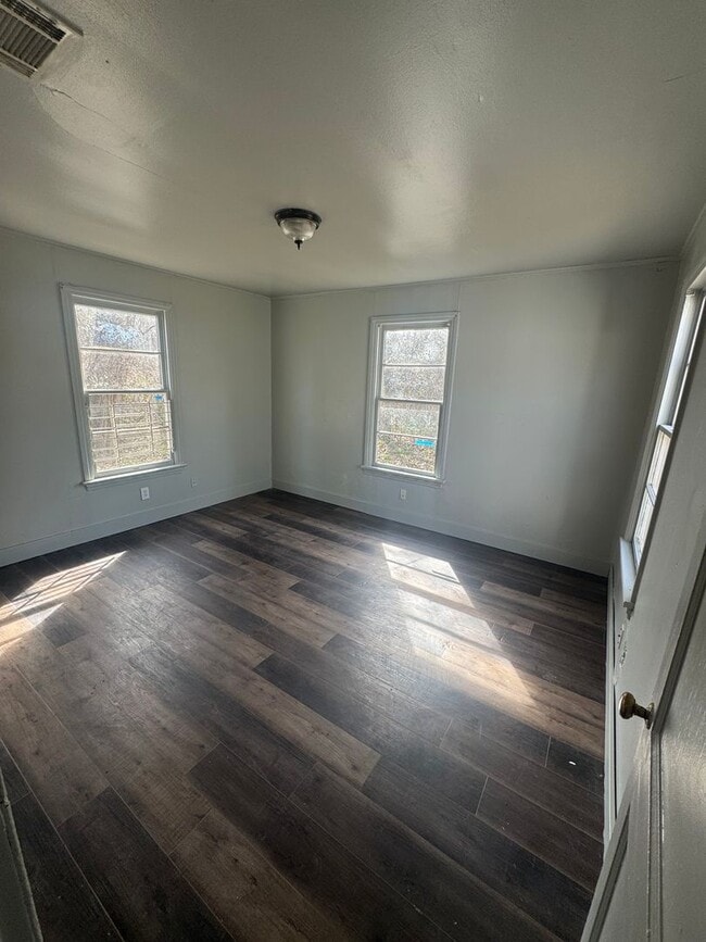 Building Photo - Beautiful 3 bedroom Home off Mansfield