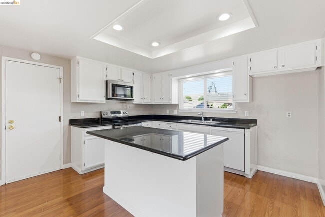 Building Photo - 1077 Bellamy Ct