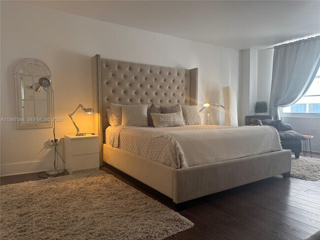 Building Photo - 5555 Collins Ave