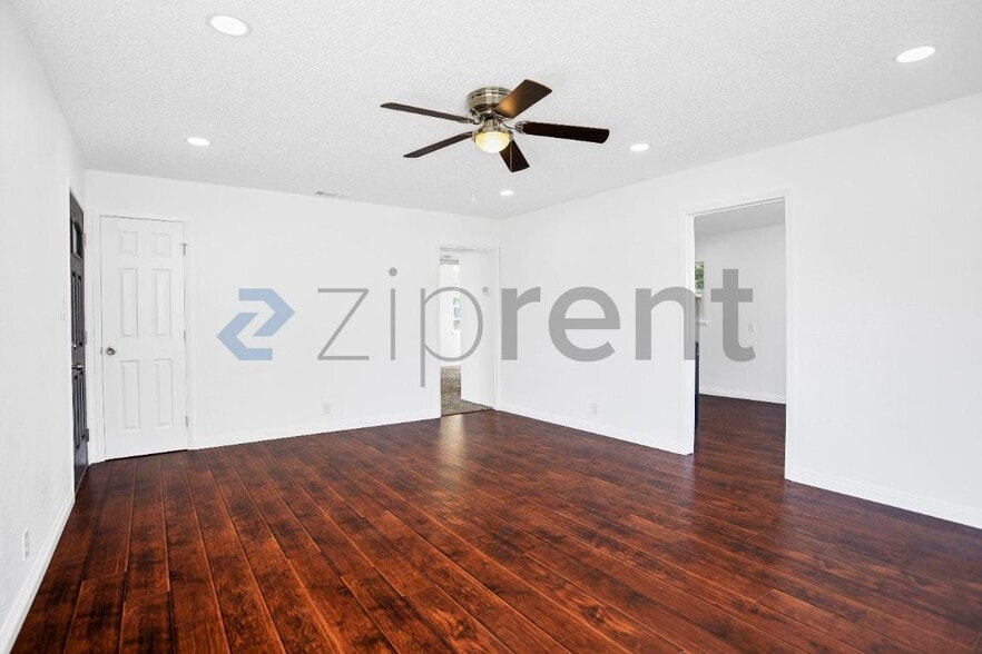 Building Photo - 1335 E Brown Ave