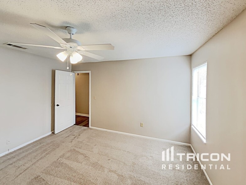 Building Photo - 8405 Caledesi Island Dr