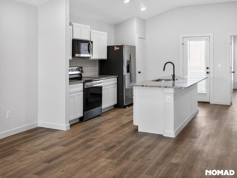 Building Photo - 2152 Langford Ave