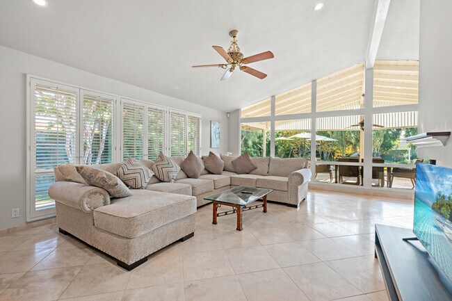 Building Photo - 1342 Skyline Dr