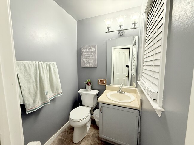 Building Photo - 2812 Providence Creek Rd