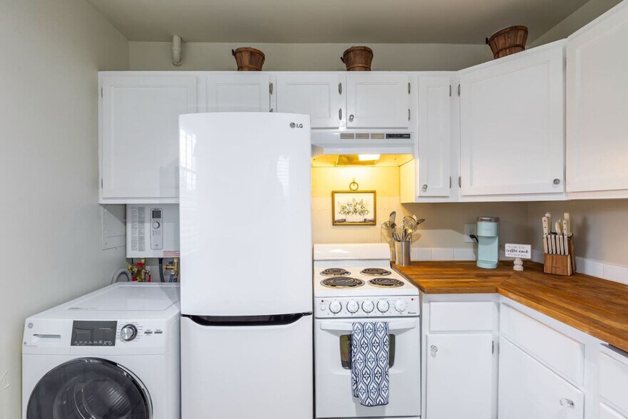 Building Photo - 10403 Dekoven Dr SW