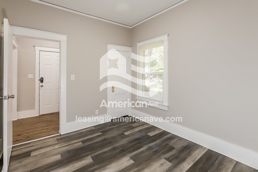 Building Photo - 2933 Park Ave