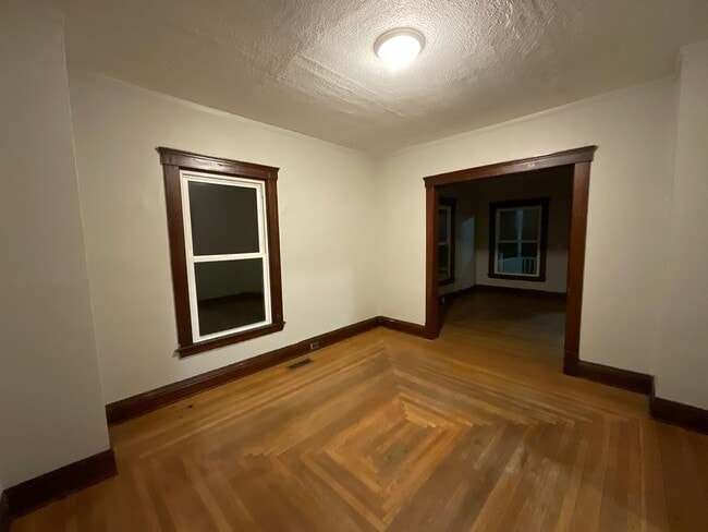 Building Photo - 326 11th St