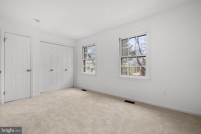 Building Photo - 119 E Main St