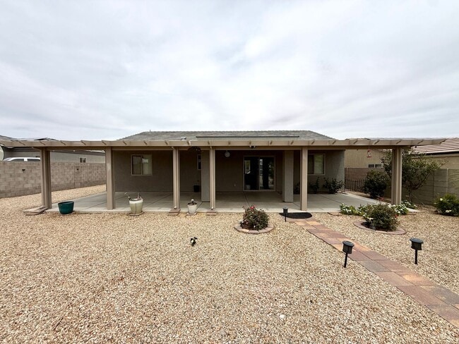 Building Photo - Stylish 3BR Home in Cerbat Vistas | Split Floor Plan, Covered Patio & 2-Car Garage!