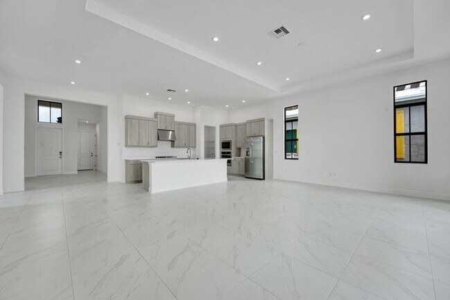 Building Photo - 13920 Vivant Dr