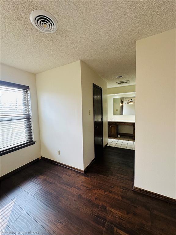 Building Photo - 3406 Erin Oaks Ct