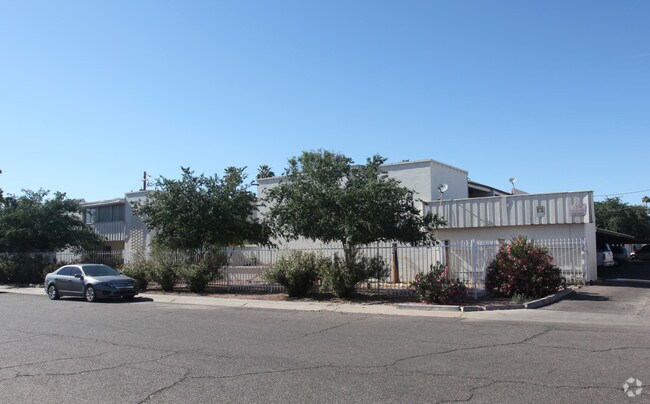 Building Photo - 910 E Marlette Ave