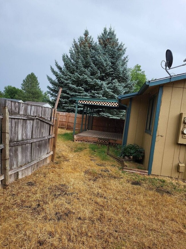 Building Photo - Hillview Duplex