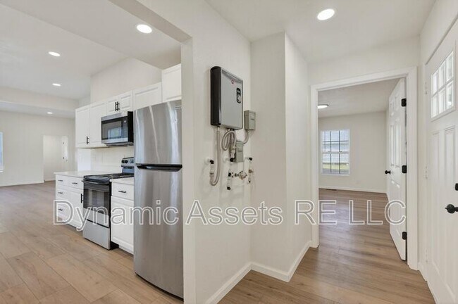 Building Photo - 542 E 23rd St