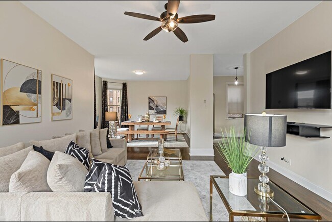 Building Photo - 5536 S King Dr