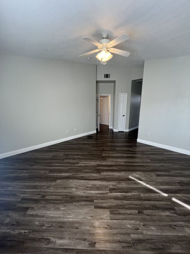 Building Photo - UPGRADED 2BEDROOM, 2BATHROOM HOME