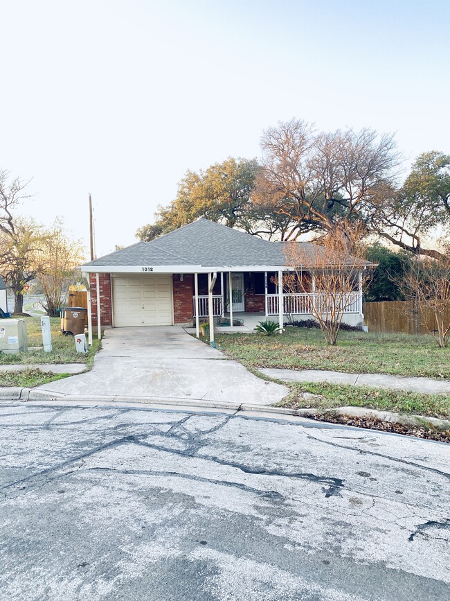 Cul-de-sac Front entrance - 1012 Glen Oaks Ct