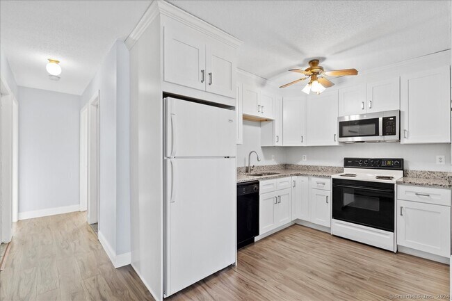 Building Photo - 215 Union Ave