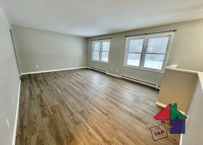 Building Photo - Modern 3 Bedroom 2.5 Bathroom Shelburne Apartment!