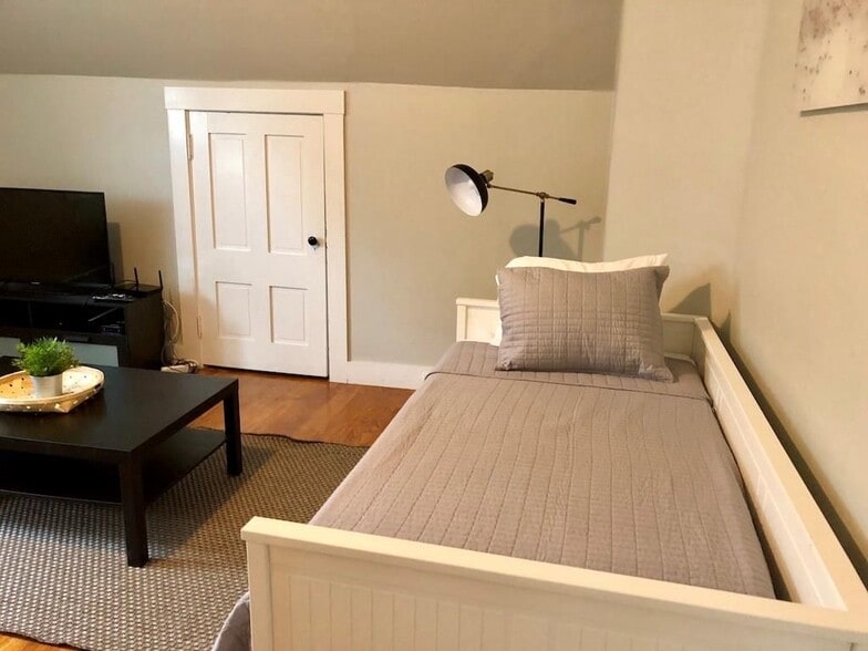 Building Photo - 96 Rhode Island Ave