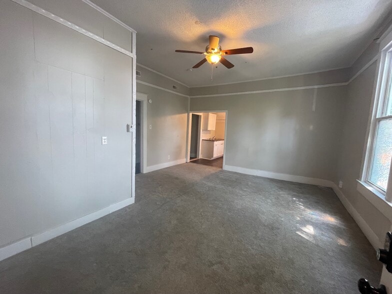 Building Photo - 1800 S Main St