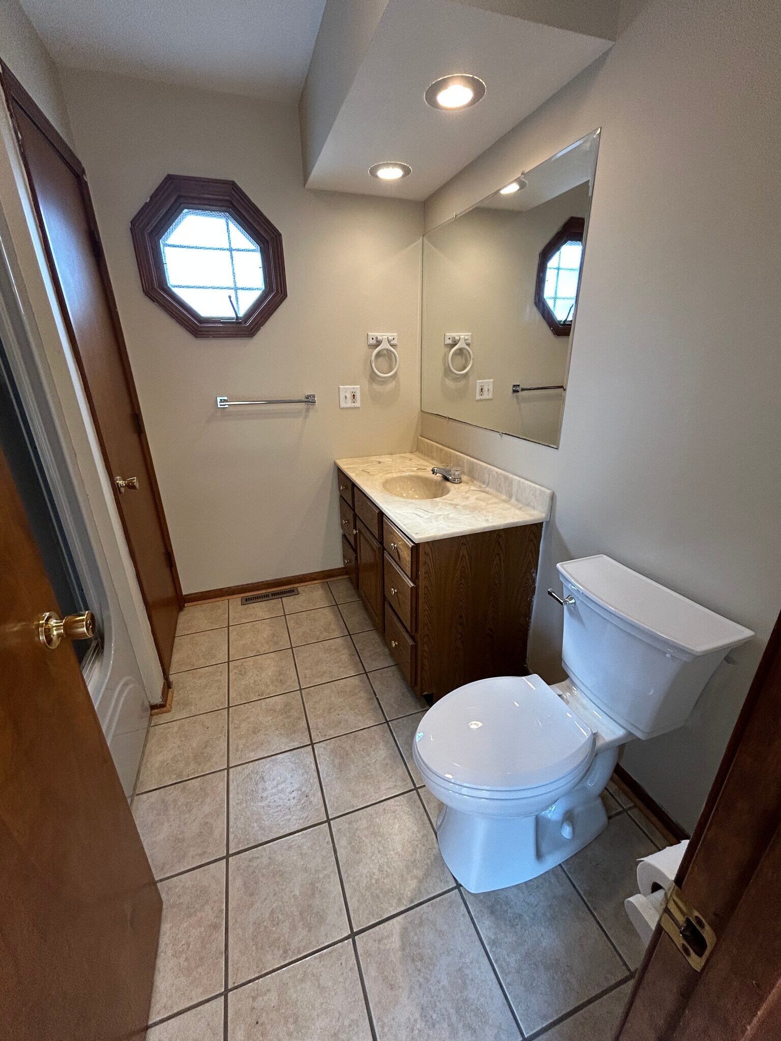 Building Photo - 211 W 2nd St