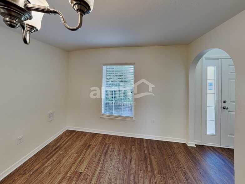 Building Photo - 209 King Arthur Ct