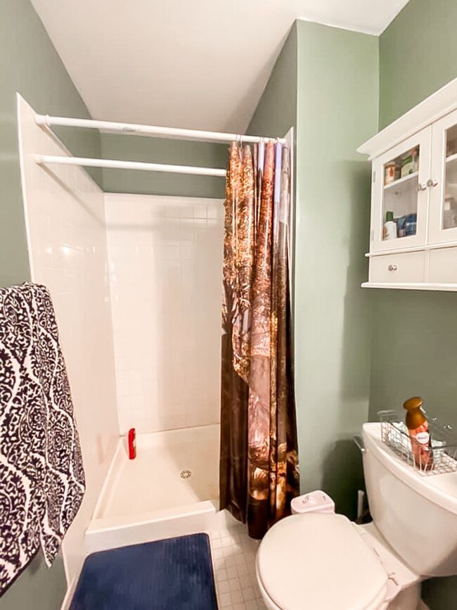 Building Photo - Beautiful 3 Bedroom 2.5 Bathroom Brick Fro...