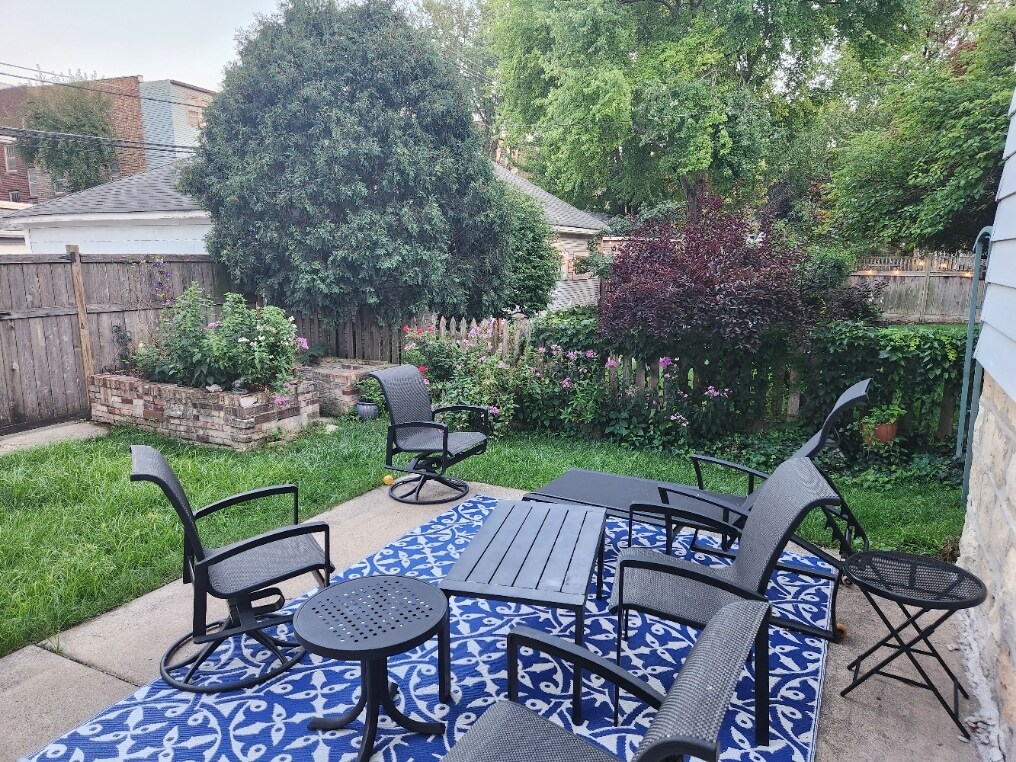 Building Photo - 316 S Grove Ave