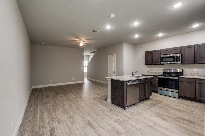 Building Photo - 7813 Savannah Brooks