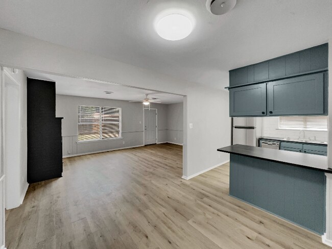 Building Photo - 5429 42nd St