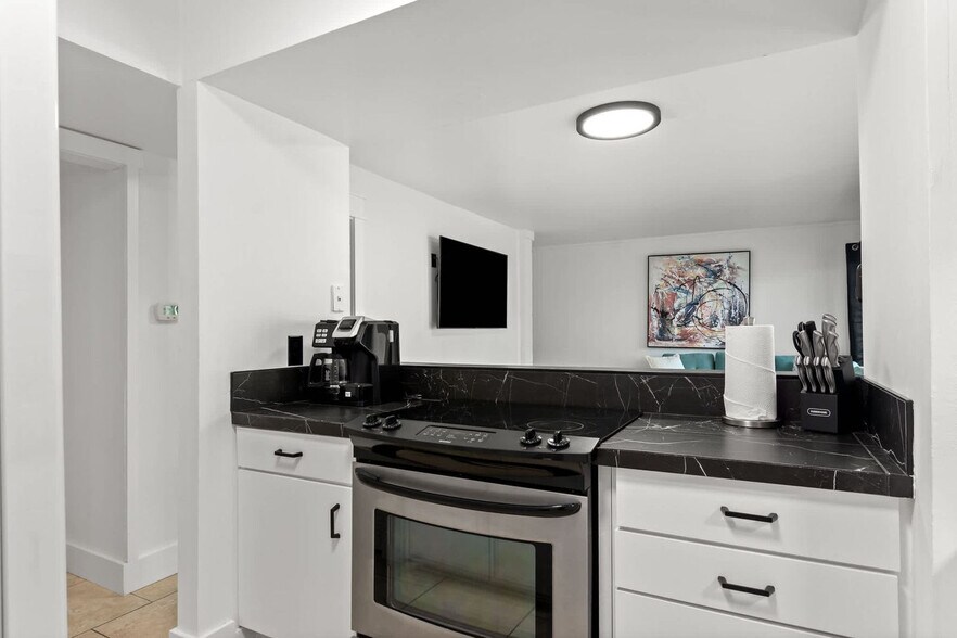 Building Photo - 4000 Gulf Terrace Dr