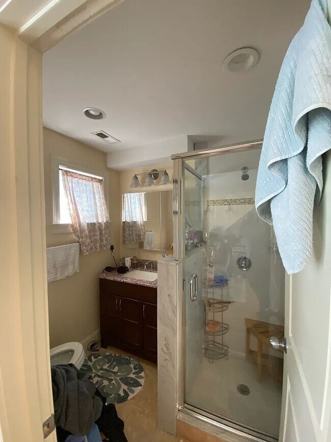 Building Photo - No Brokers Fee, No Security Deposit, In-Unit Washer and Dryer, Central Heat/AC, One Parking is In...