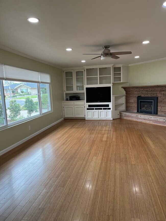 Primary Photo - 5273 Montecito Dr