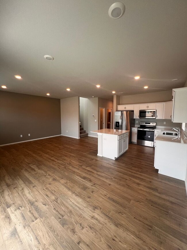 Building Photo - NEW LISTING!! Beautiful New 4 bed/2.5 bath + Loft in an ideal location