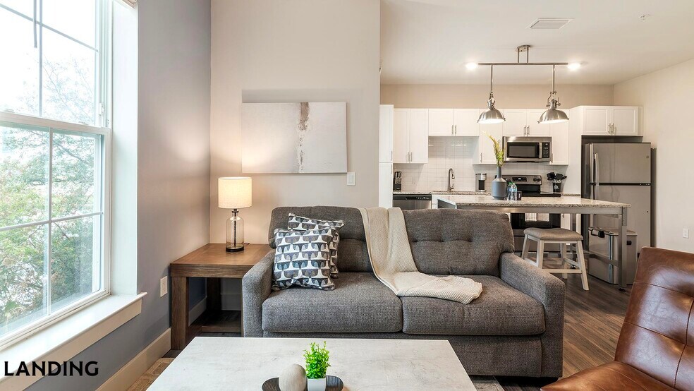 Building Photo - 5885 Lakehurst Dr