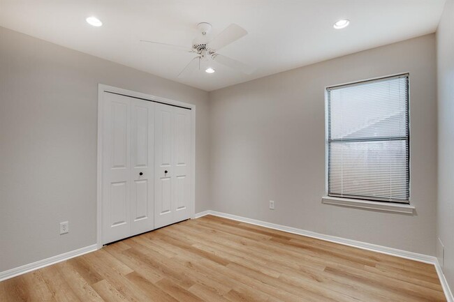 Building Photo - 2313 Oxford Blvd
