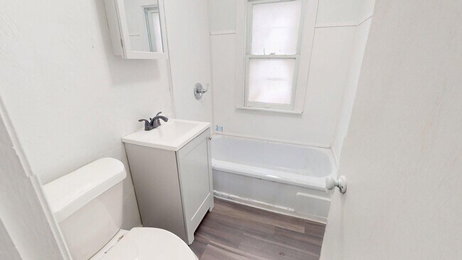 Building Photo - 3863 E 154th St