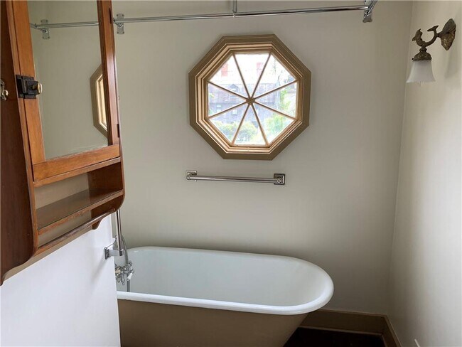 Building Photo - 47 Mill St