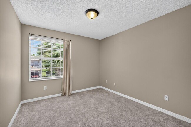 Building Photo - 1204 Oakwater Dr