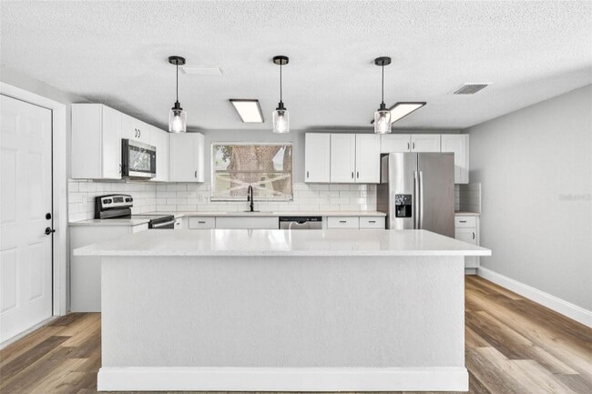 Building Photo - 9633 Lakeside Ln